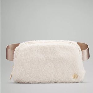 Lululemon Everywhere Belt Bag Fleece* White Opal